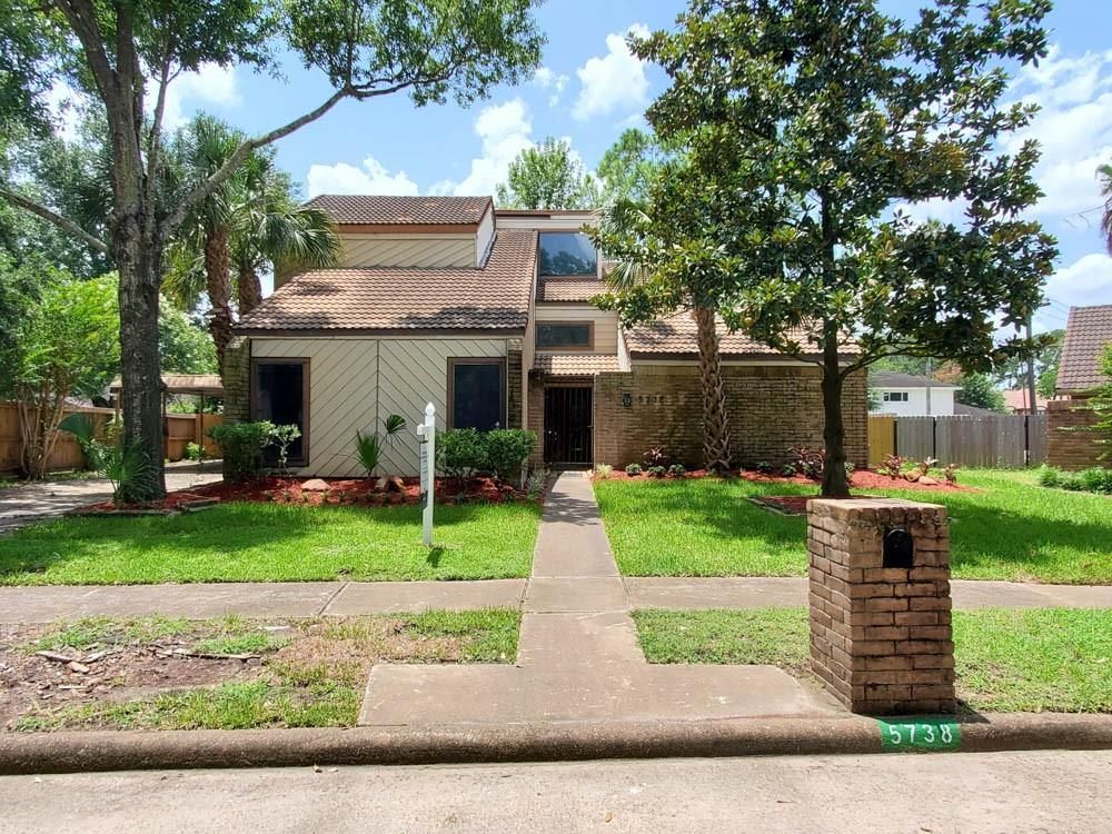 5738 Council Grove Ln, Houston, TX 77088