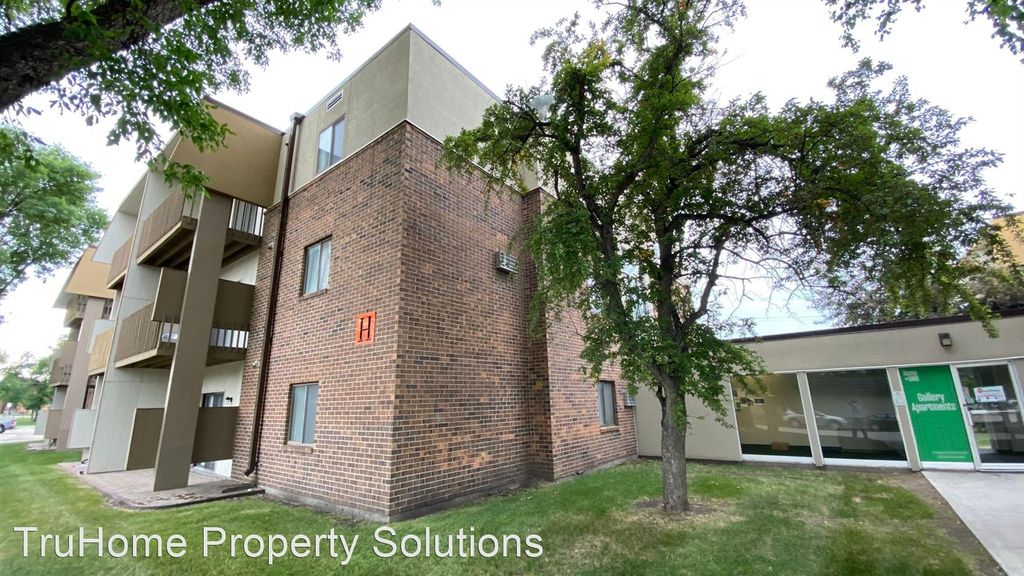 715 N 40th St, Grand Forks, ND 58203