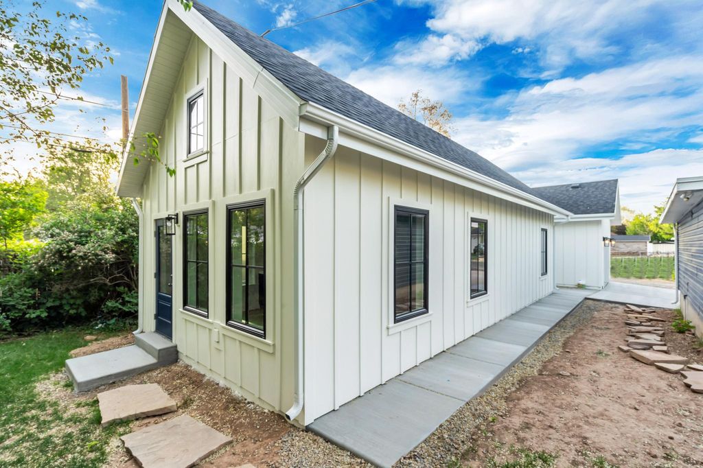 2250 S 1800 E #1/2, Salt Lake City, UT 84106