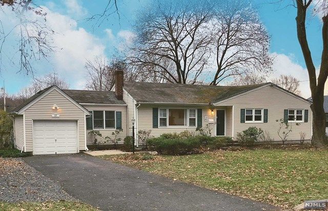17 Highwood Rd, Ramsey, NJ 07446