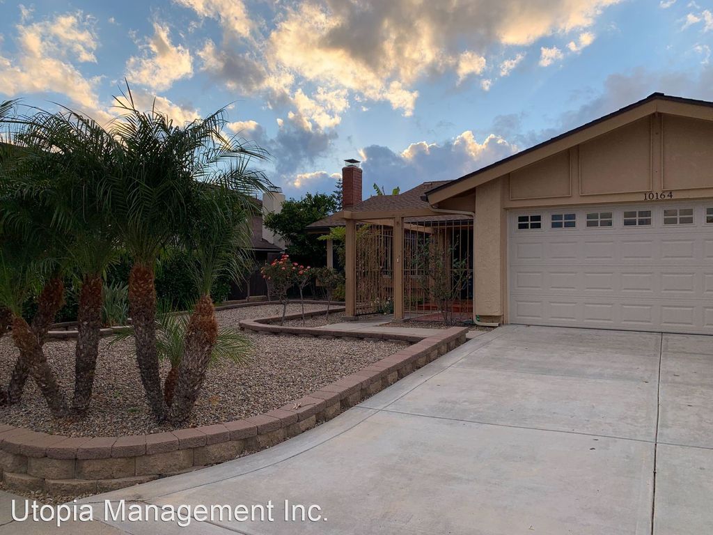 10164 Holborn St, Santee, CA 92071