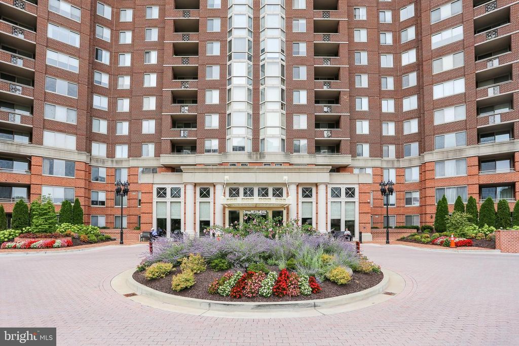 5809 Nicholson Ln #21, Rockville, MD 20852