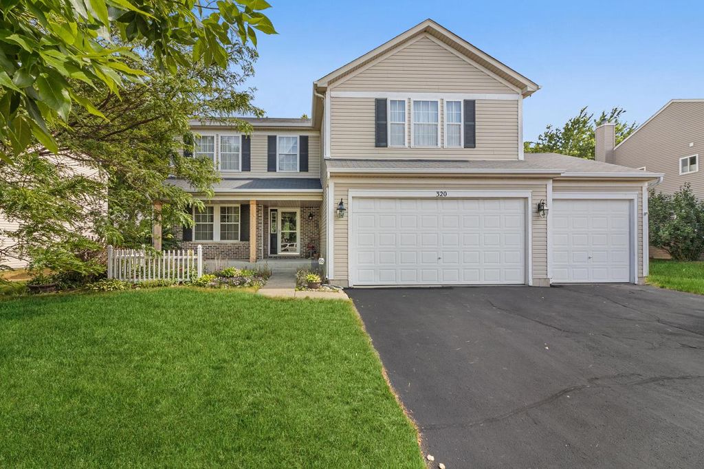 320 W Hidden Trl, Elkhorn, WI 53121