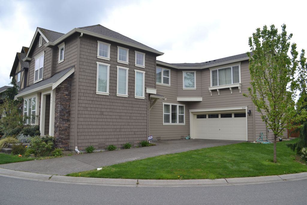 665 Lyons Ave NE, Renton, WA 98059