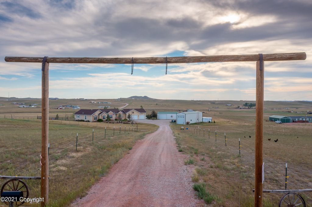 468 Fairview Rd, Gillette, WY 82718