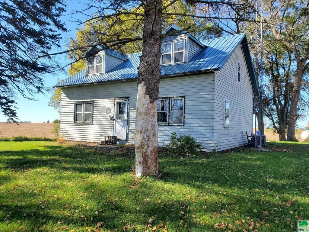 5433 110th Ave, Storm Lake, IA 50588