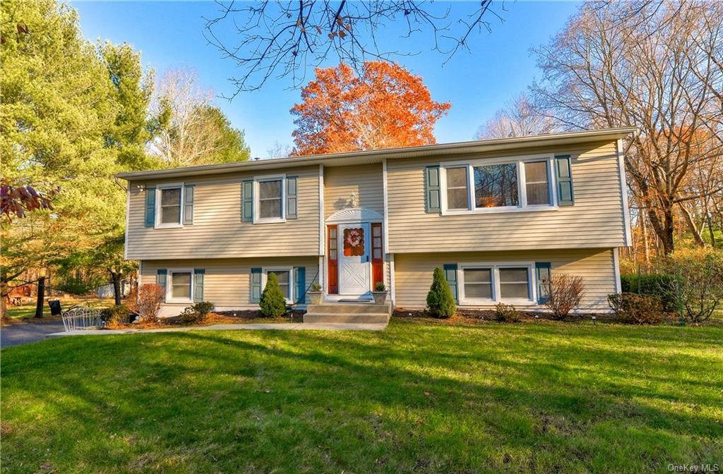 8 Sumter Rd, Airmont, NY 10952