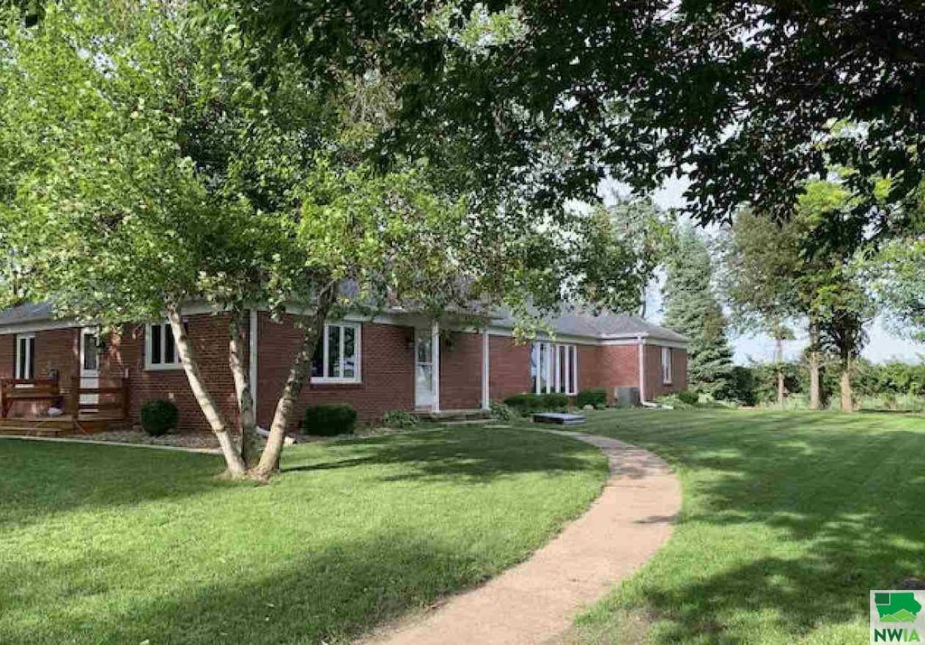 1721 590th St, Storm Lake, IA 50588
