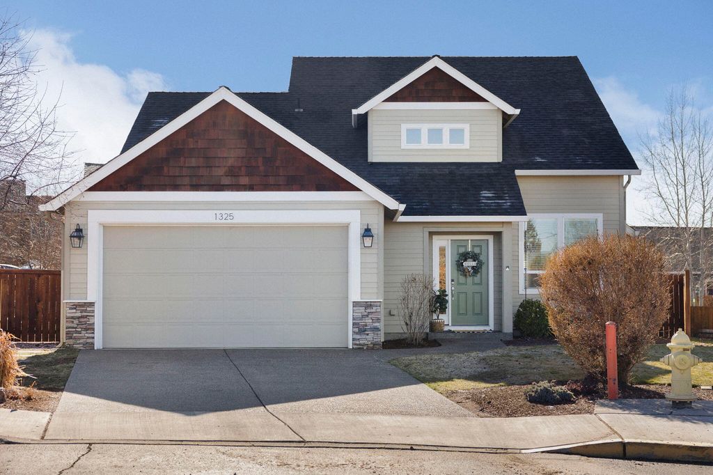 1325 NW 16th Ct, Redmond, OR 97756