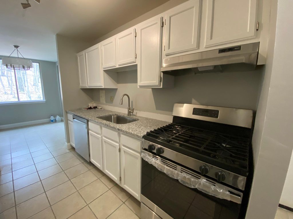 1612 Summit Pointe Dr #1612, Scranton, PA 18508