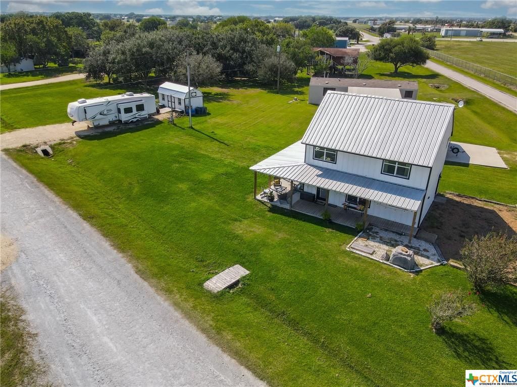 2749 W Bayshore Dr, Palacios, TX 77465