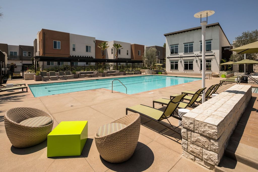 2804 Fashion Dr #44-110, Corona, CA 92883