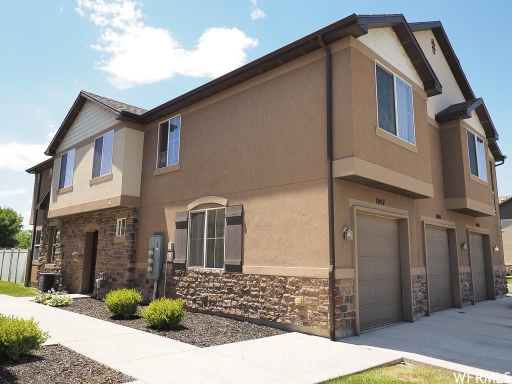 1047 Castleton Dr N, North Salt Lake, UT 84054