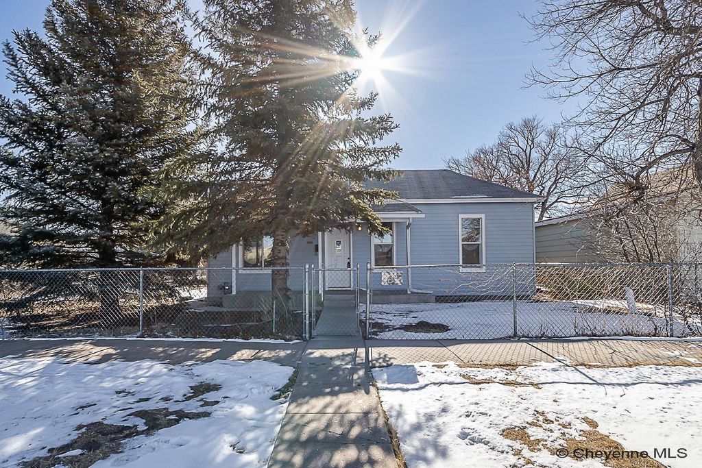 703 E  10th St, Cheyenne, WY 82007