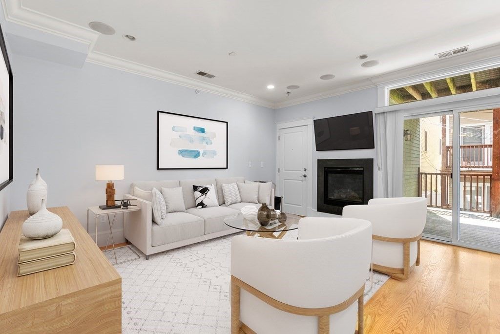 277 W 3rd St #2, Boston, MA 02127