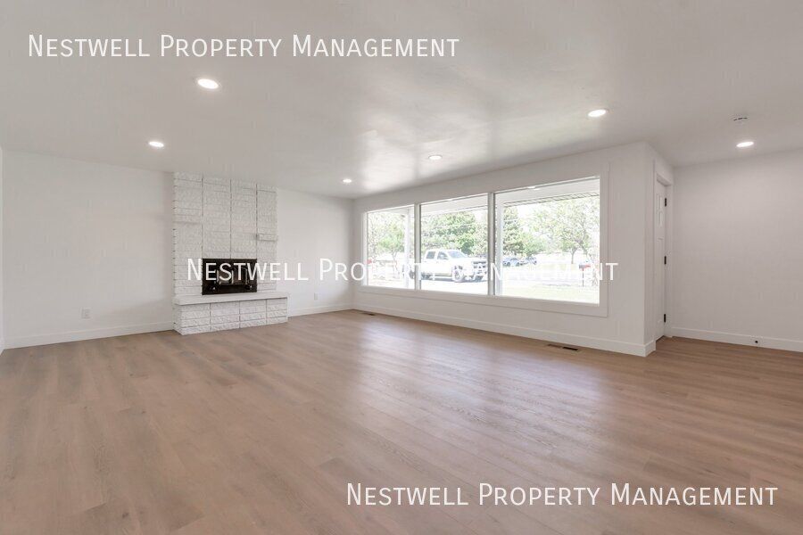 8560 S  700 E, Sandy, UT 84070