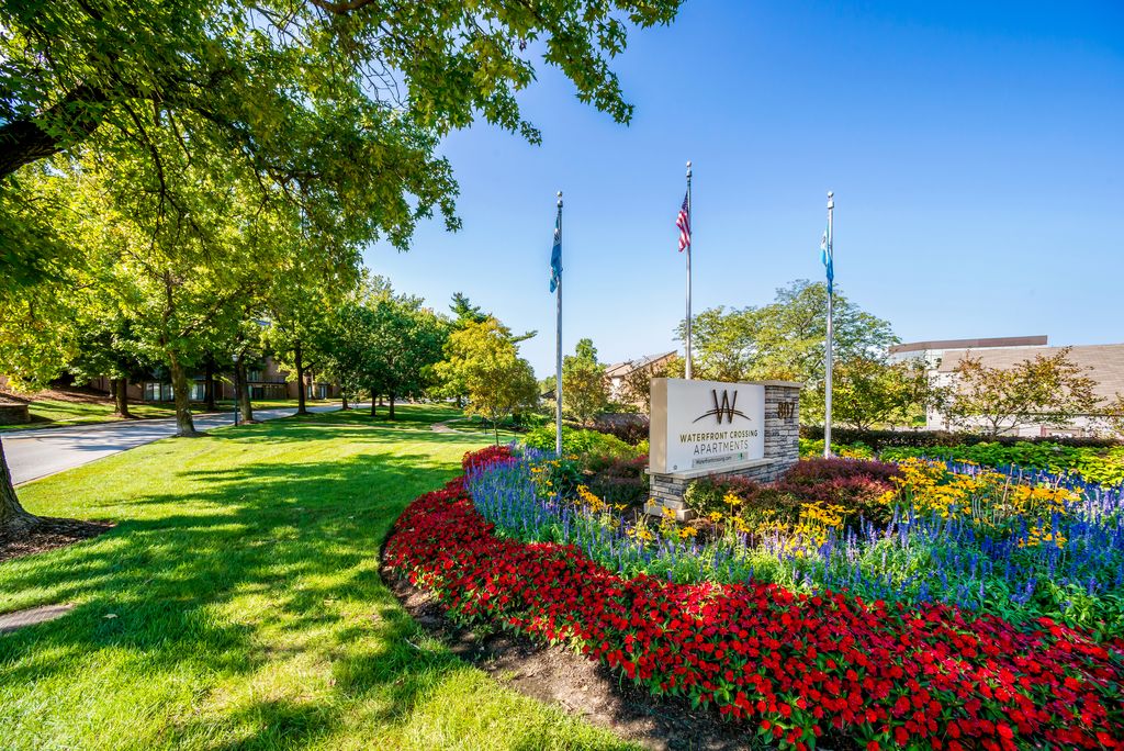 807 Cross Creek Dr, Saint Louis, MO 63141
