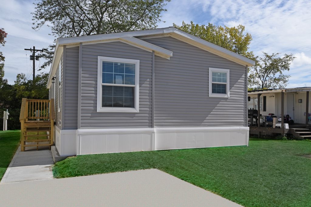 Single Story 3BR 2 BA Large Porch 2452 205 Plan in Gettysburg Estates, West Chester, OH 45069