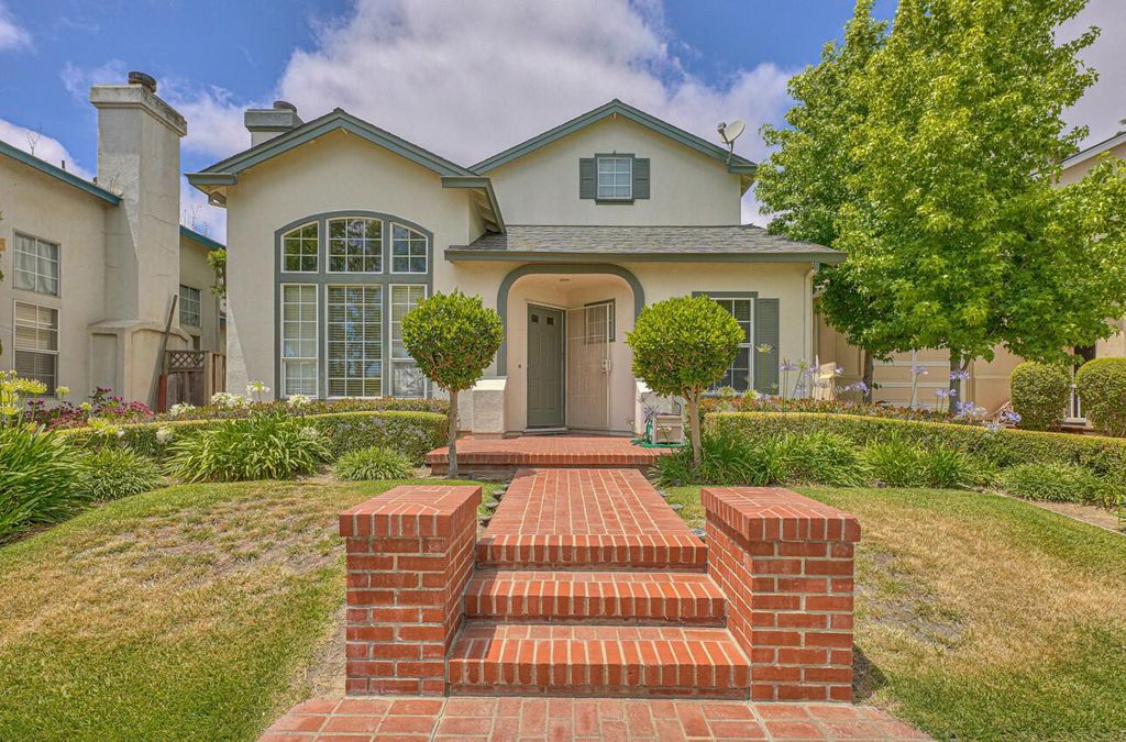 1643 Beacon Hill Dr, Salinas, CA 93906