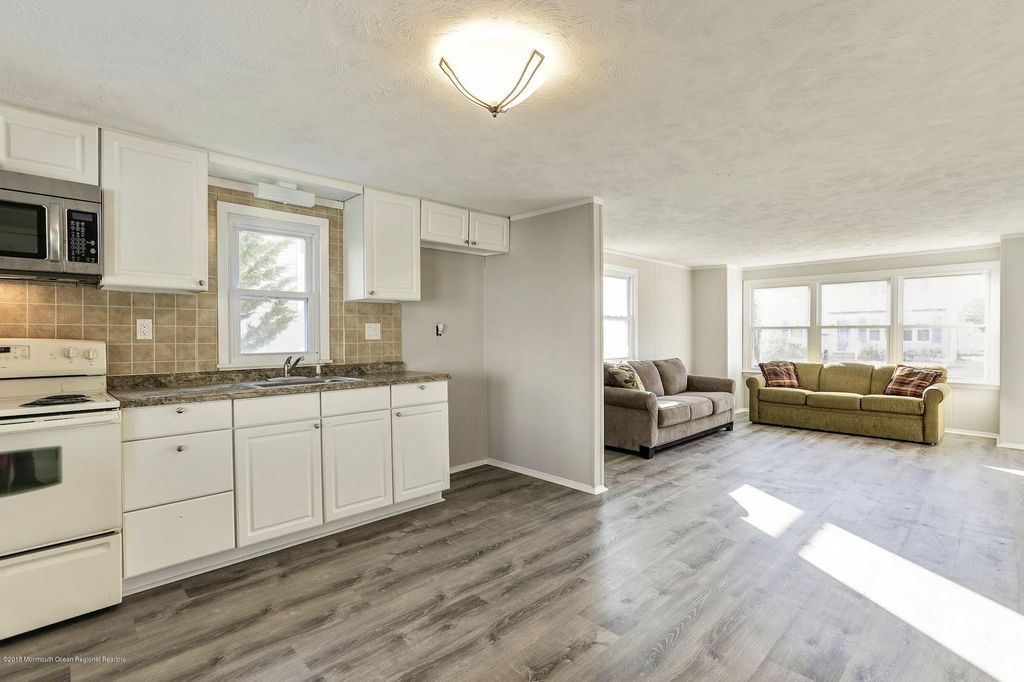 9 W Marshall Ave A, Beach Haven, NJ 2 Bed, 1 Bath Condo 20 Photos