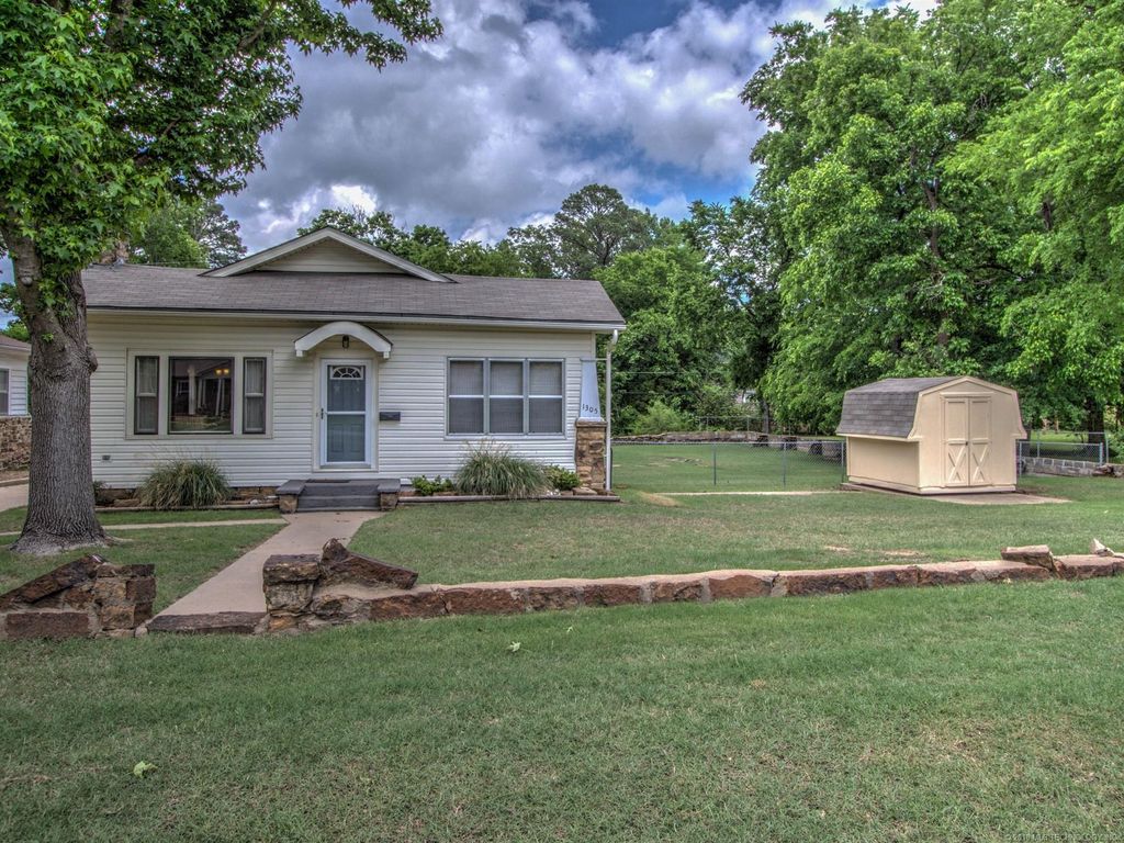 1305 E 7th St, Okmulgee, OK 74447 Trulia