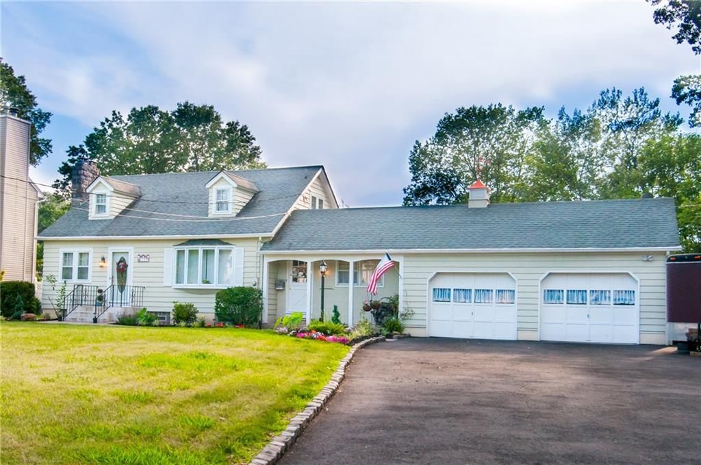 136 West St, Colonia, NJ 07067