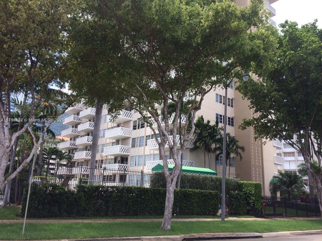 1430 Brickell Bay Dr #207, Miami, FL 33131