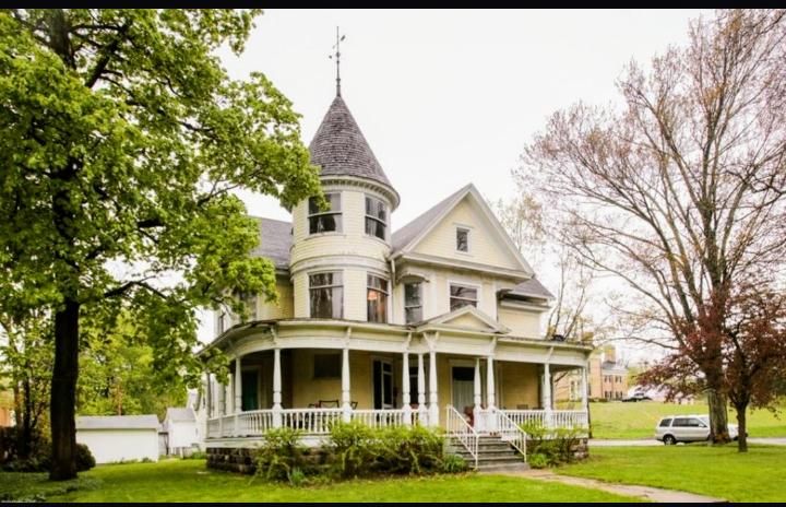 223 N Kalamazoo Ave #4, Marshall, MI 49068