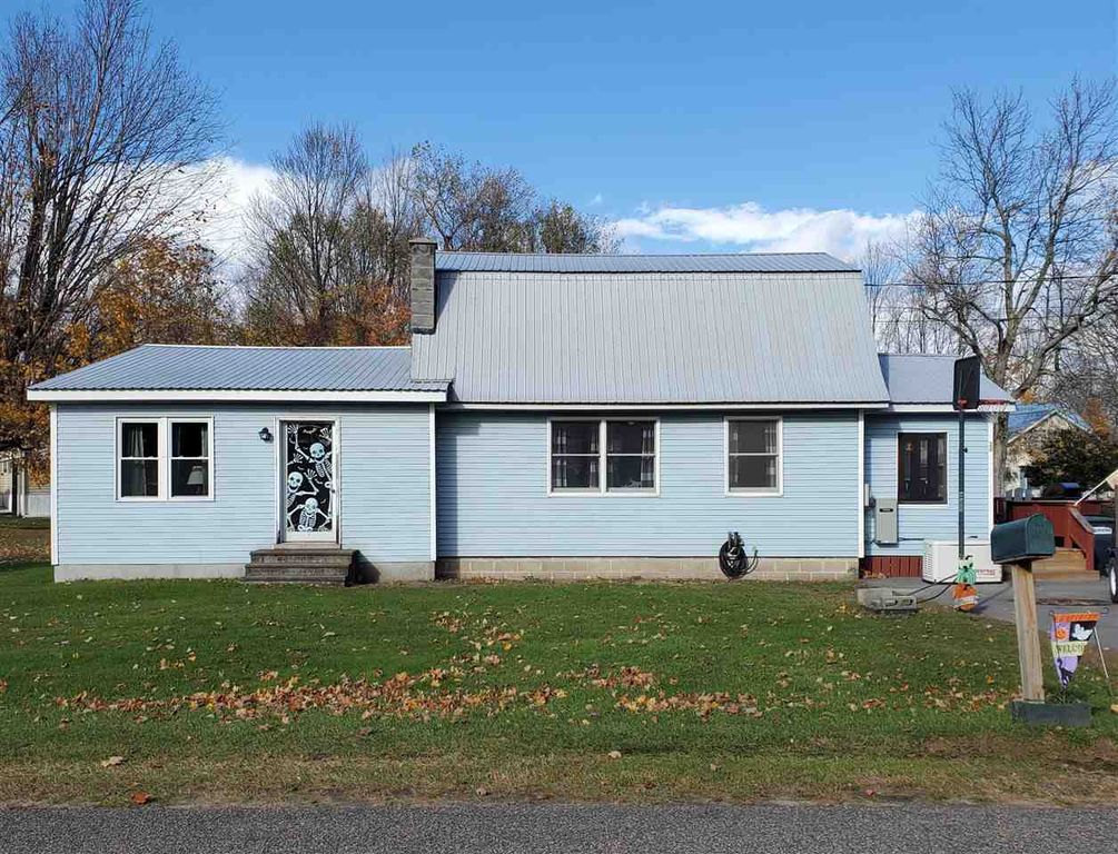 24 Grove St, North Lawrence, NY 12967