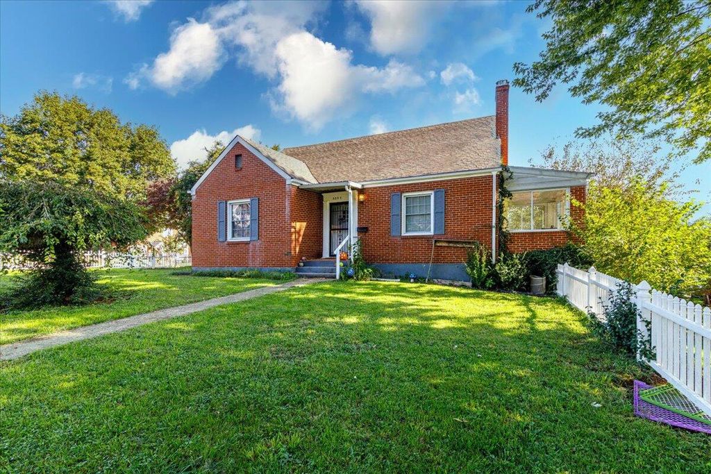 5337 Thornrose Rd, Roanoke, VA 24012