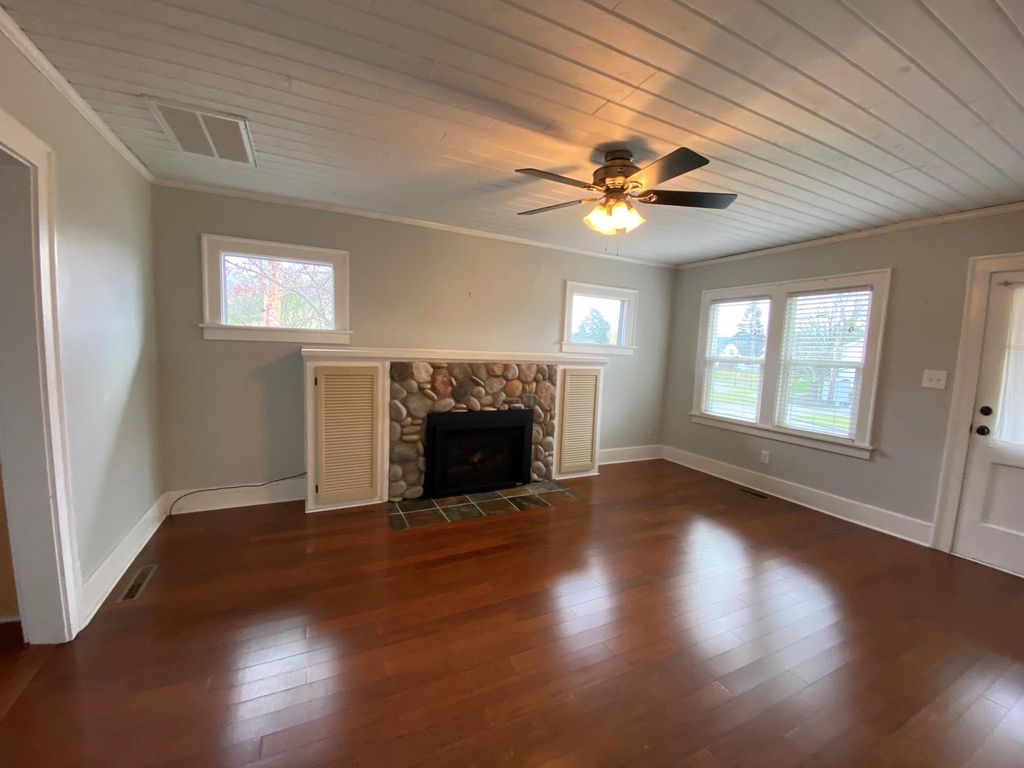 103 Crescent Pl, Bellingham, WA 98225