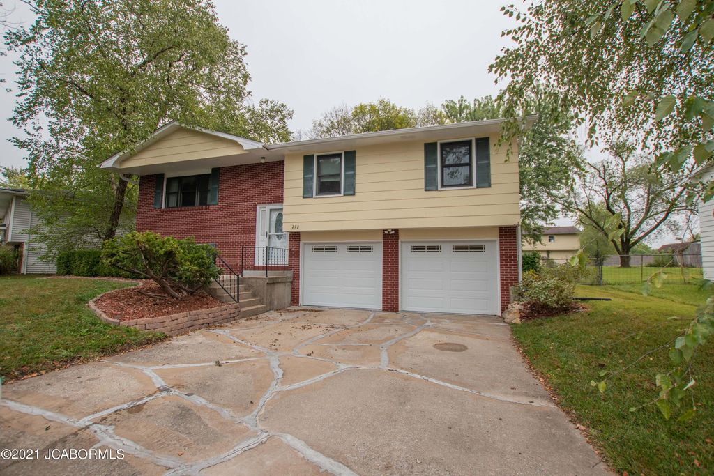 212 Snead Dr, Columbia, MO 65202