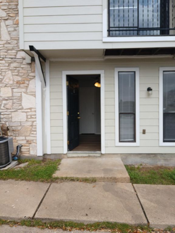 2400 Toro Ln, Bryan, TX 77807