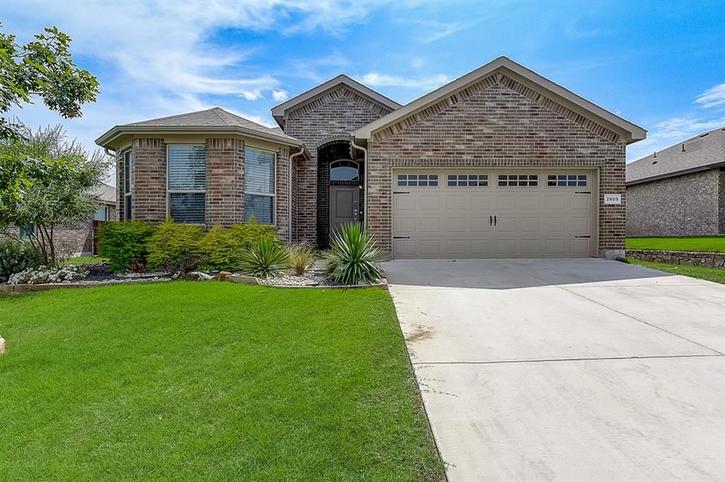 2609 Sunburst Dr, Red Oak, TX 75154