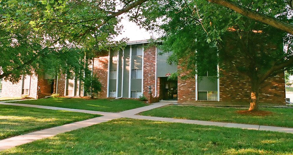 8611 Birch Dr, La Vista, NE 68128