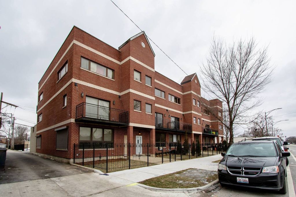 3319 W Jackson Blvd, Chicago, IL 60624