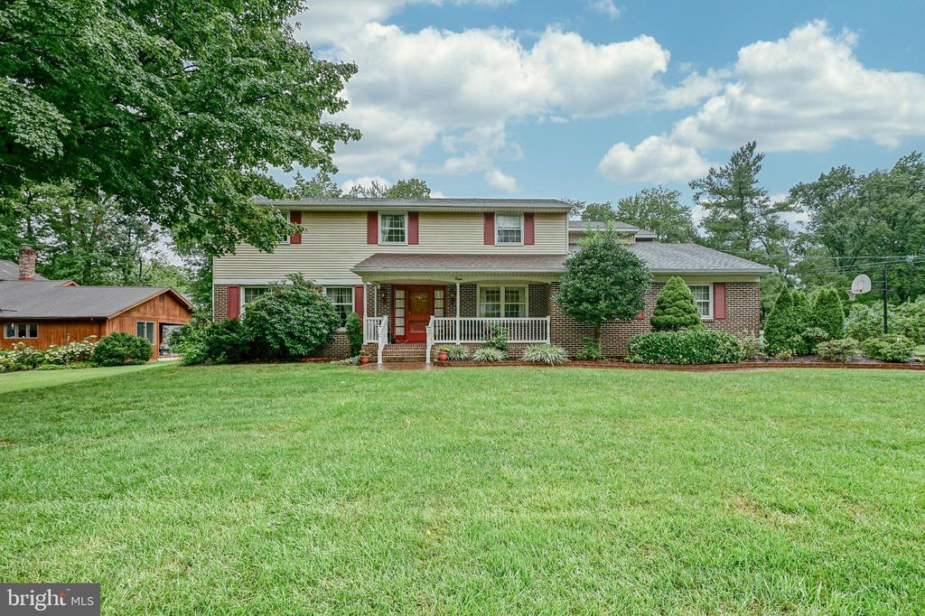 12 Hillcroft Ln, Cherry Hill, NJ 08034