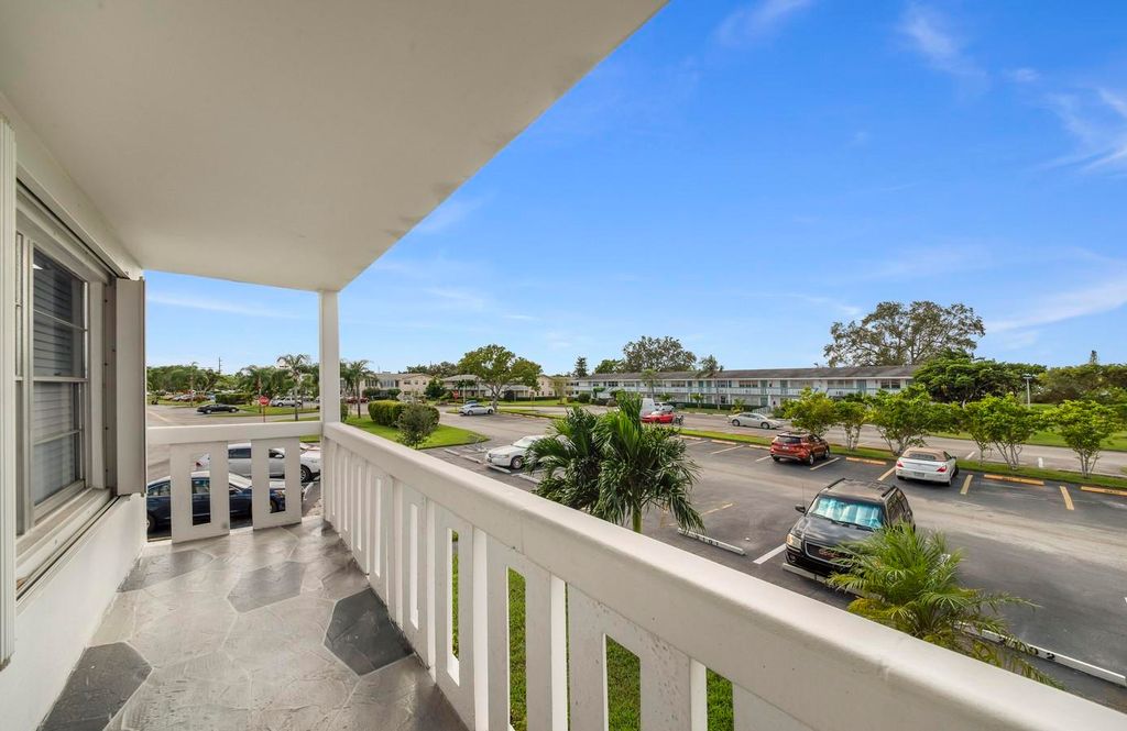 2101 Oakridge Cir V, Deerfield Beach, FL 2 Bed, 2 Bath Condo 31