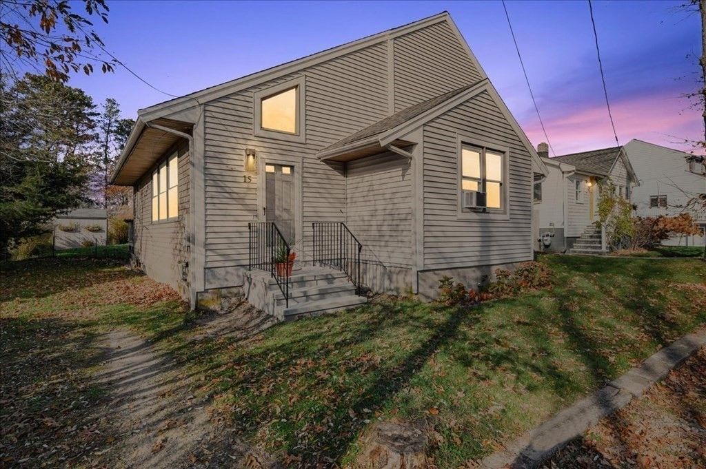 15 Lincoln St, Wareham, MA 02571