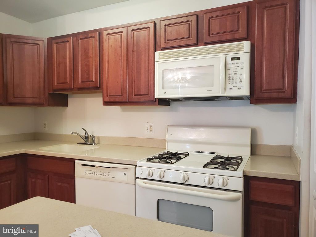 7316 Lee Hwy #204, Falls Church, VA 22046
