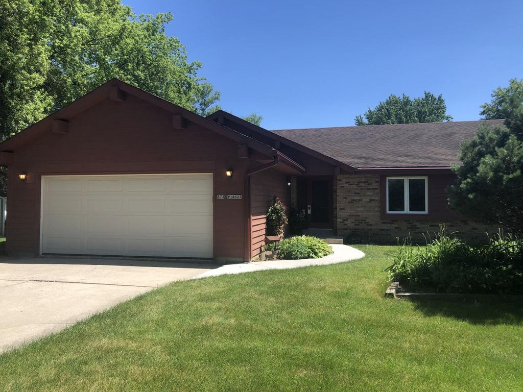 S73W14523 Woods Rd, Muskego, WI 53150