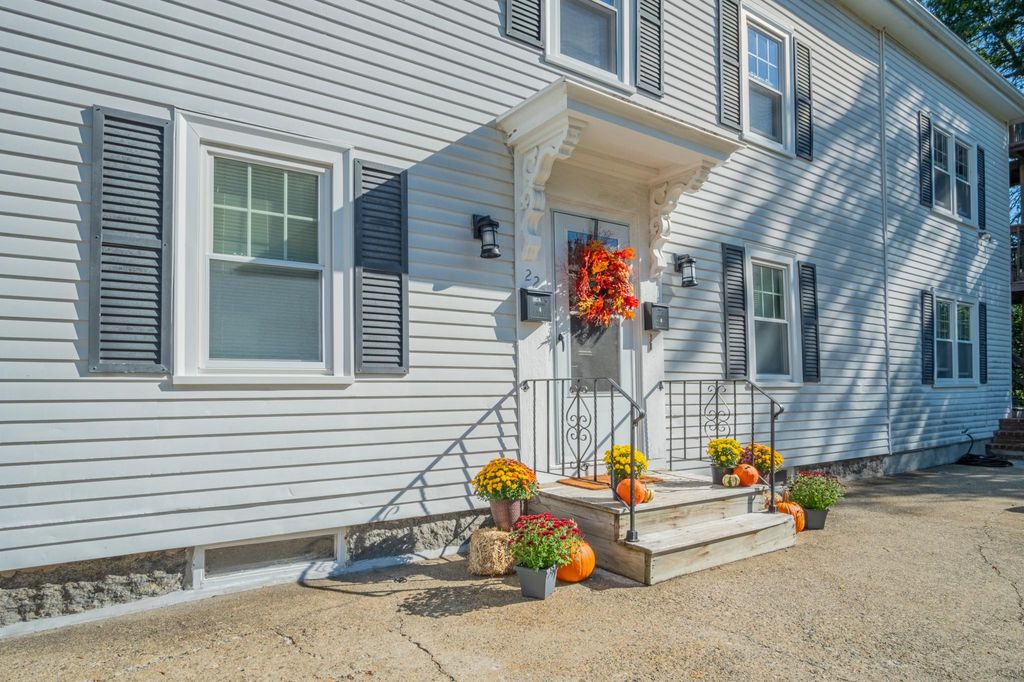 22 Nichols St #2/3, Salem, MA 01970