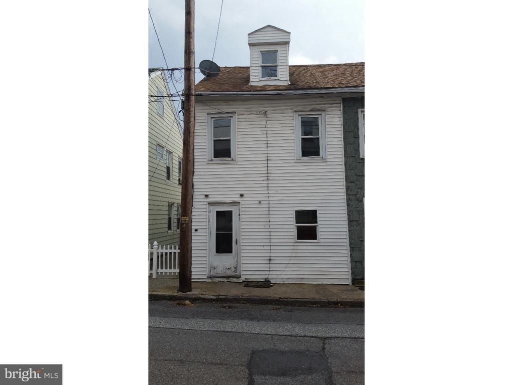 141 Carbon St, Minersville, PA 17954