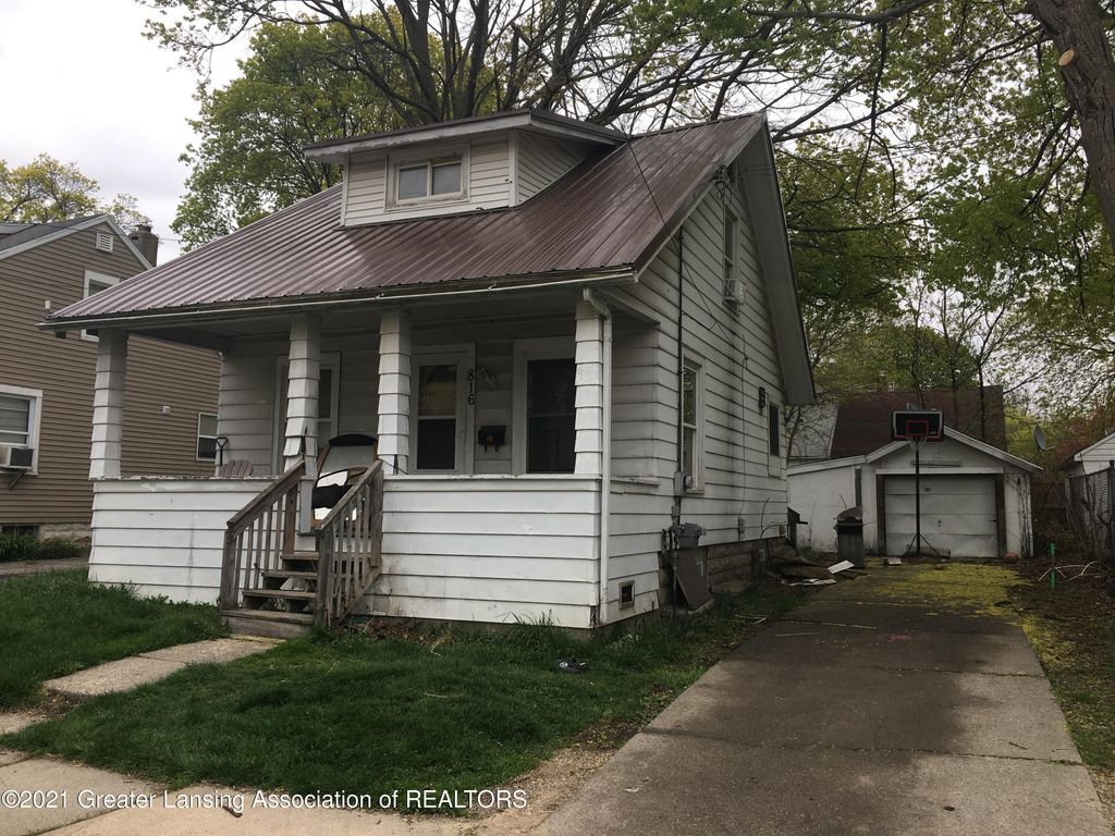 816 Cawood St, Lansing, MI 48915
