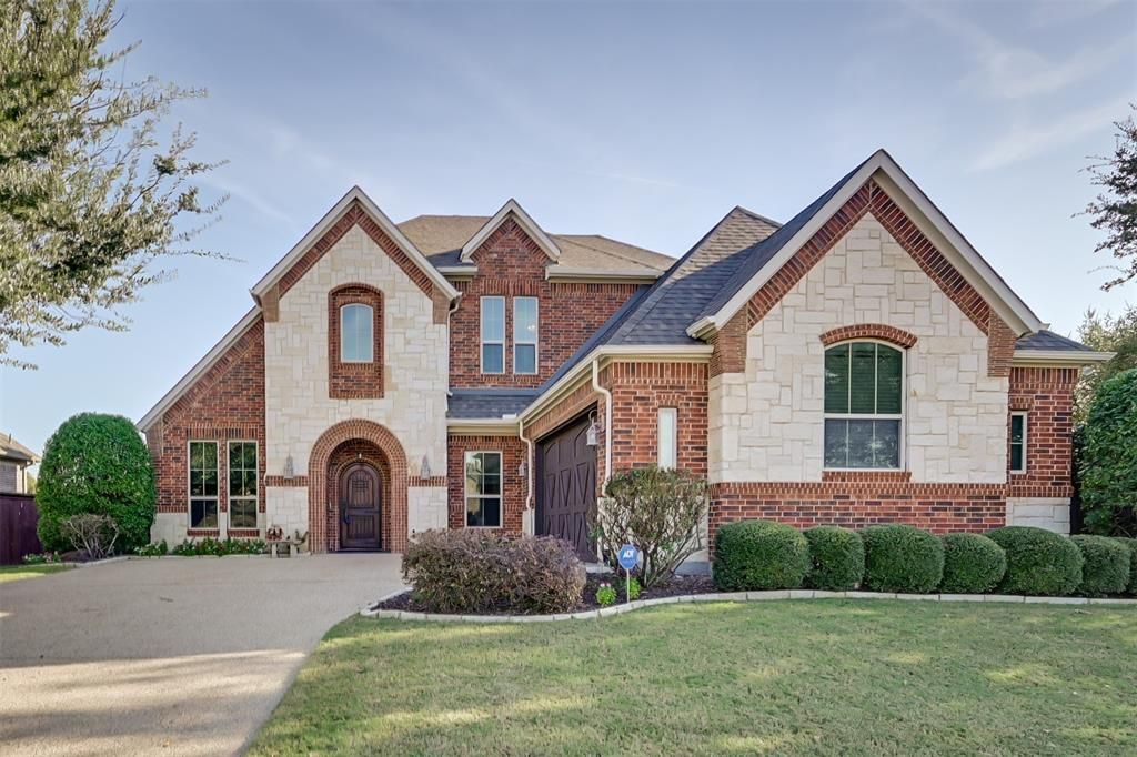 701 Waterlane Dr, Mansfield, TX 76063