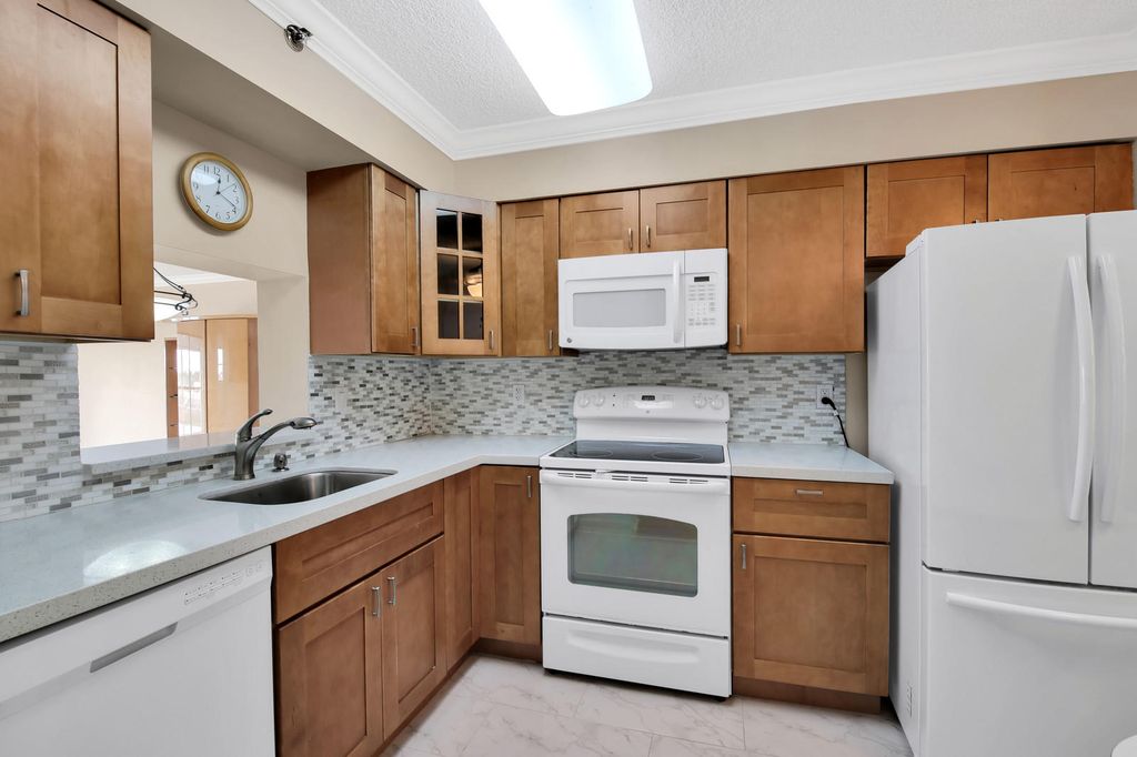 7240 Huntington Ln #404, Delray Beach, FL 33446