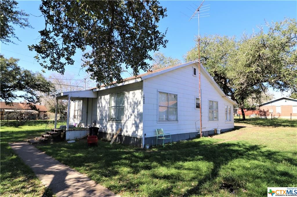 10429 5th St, Beeville, TX 78102