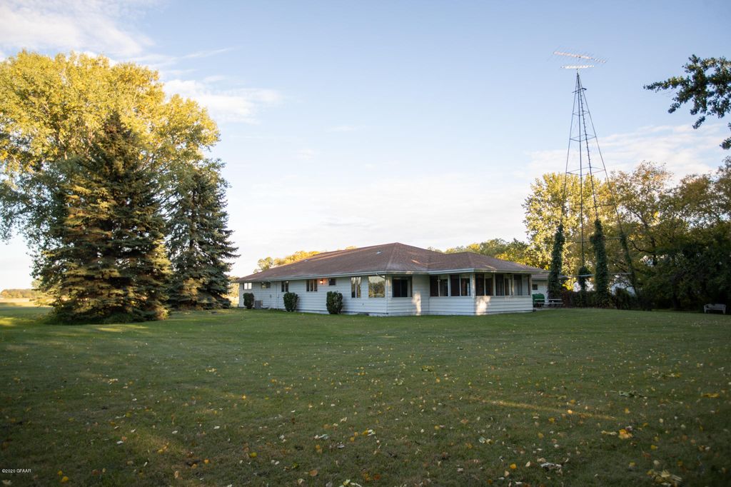 13418 County Road 1, Walhalla, ND 58282 4 Bed, 3 Bath SingleFamily