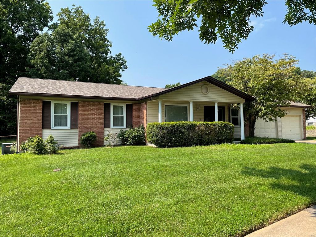 13307 Amiot Dr, Saint Louis, MO 63146