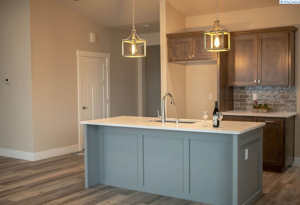 1109 Rhone Ln, Prosser, WA 99350